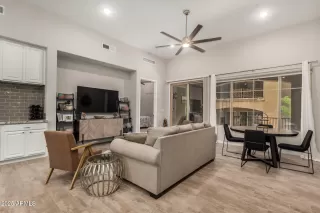 Photo #4: 6855922 Listing