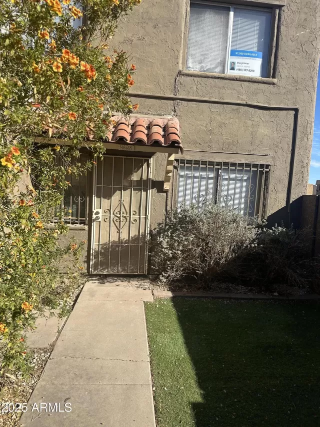 MLS: 6855958 Condo For Sale