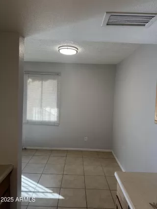 Photo #5: 6855958 Listing