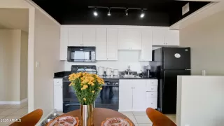 Photo #5: 6856087 Listing