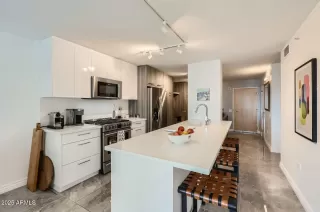 Photo #4: 6856274 Listing