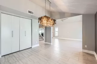 Photo #4: 6856612 Listing