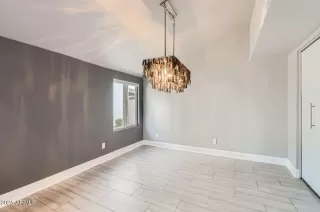 Photo #5: 6856612 Listing