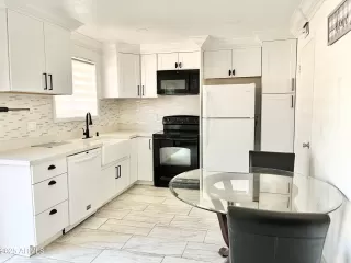 Photo #4: 6856753 Listing