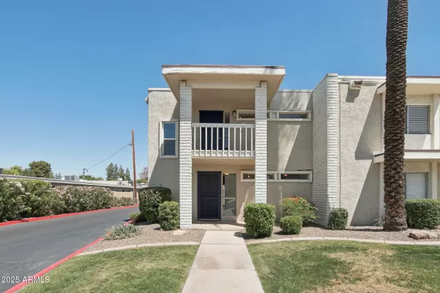 MLS: 6856962 Condo For Sale