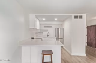 Photo #3: 6857096 Listing 