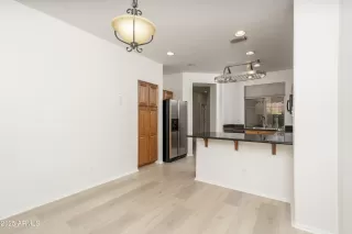 Photo #6: 6857256 Listing