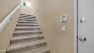 Photo #5: 6857466 Listing