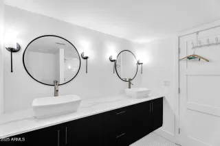 Photo #5: 6857490 Listing