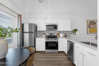 Photo #3: 6857606 Listing 