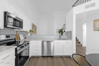 Photo #5: 6857606 Listing 