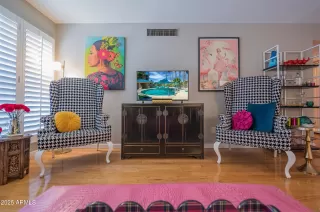 Photo #4: 6857745 Listing