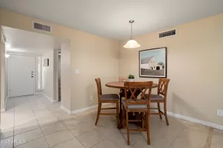 Photo #5: 6857758 Listing