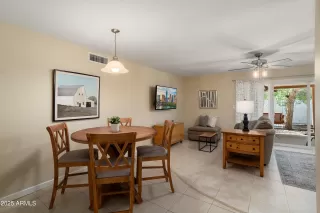 Photo #6: 6857758 Listing