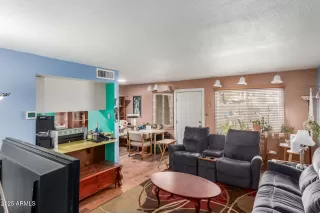 Photo #4: 6857986 Listing