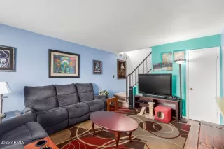 Photo #5: 6857986 Listing