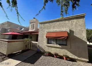 Photo #1: 6858000 Listing