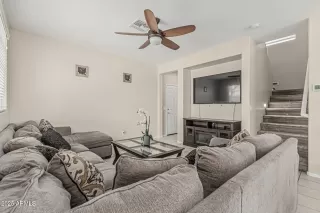 Photo #3: 6858053 Listing