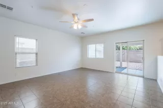 Photo #5: 6858246 Listing