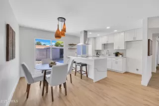 Photo #5: 6858505 Listing