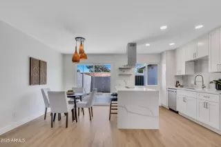 Photo #6: 6858505 Listing