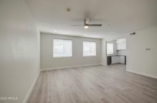 Photo #5: 6858950 Listing