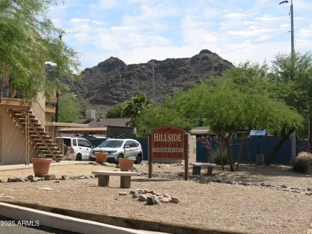 MLS: 6858962 Condo For Sale