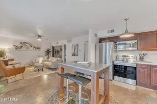 Photo #4: 6859055 Listing