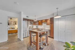 Photo #5: 6859055 Listing