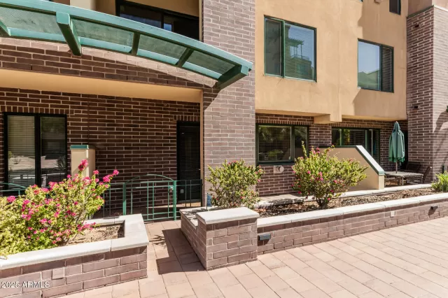 MLS: 6859113 Condo For Sale