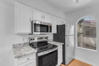 Photo #5: 6859632 Listing 