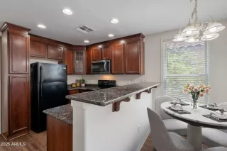 Photo #3: 6859689 Listing 