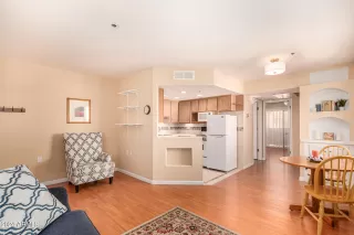 Photo #5: 6859726 Listing