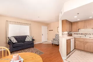 Photo #6: 6859726 Listing