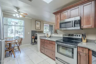 Photo #5: 6859825 Listing