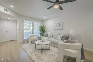 Photo #6: 6859831 Listing