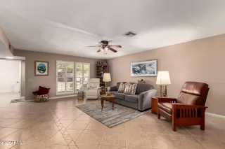 Photo #4: 6859842 Listing