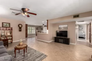 Photo #5: 6859842 Listing