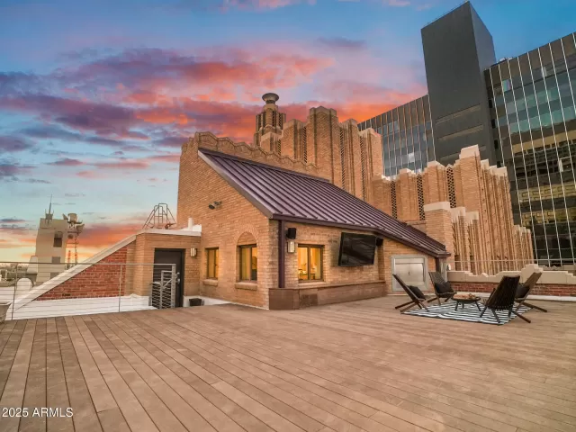 MLS: 6859943 Condo For Sale