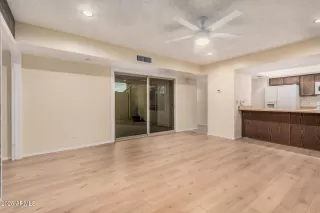 Photo #6: 6859963 Listing