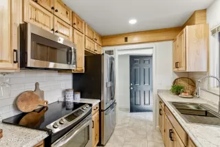 Photo #5: 6860062 Listing