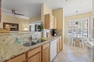 Photo #6: 6860131 Listing