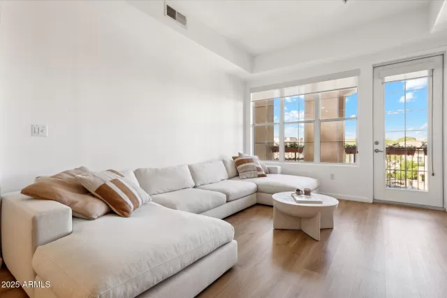 MLS: 6860160 Condo For Sale