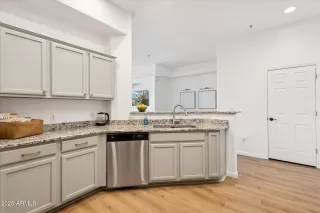 Photo #5: 6860160 Listing 