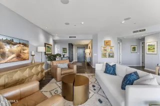 Photo #4: 6860286 Listing