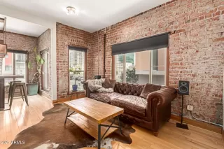 Photo #6: 6860449 Listing 