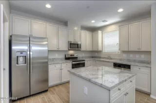 Photo #6: 6860612 Listing 