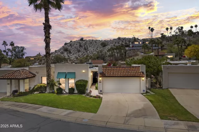 MLS: 6860847 Condo For Sale