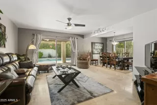 Photo #6: 6860847 Listing 