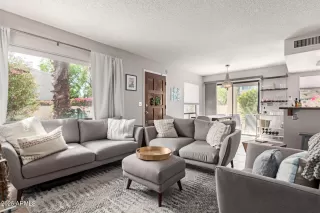 Photo #5: 6860900 Listing 